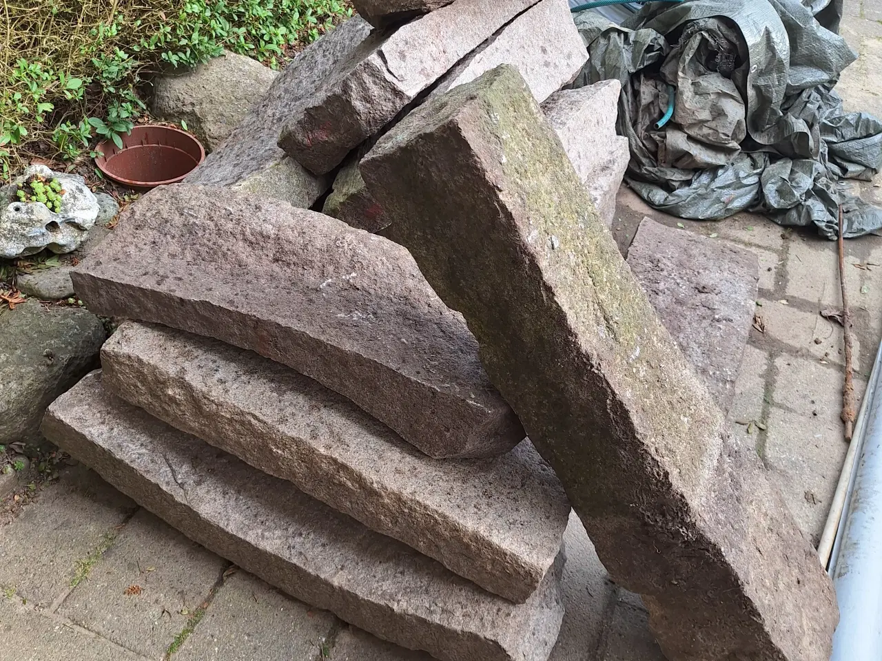 Billede 3 - Kantsten & Piedestal i granit