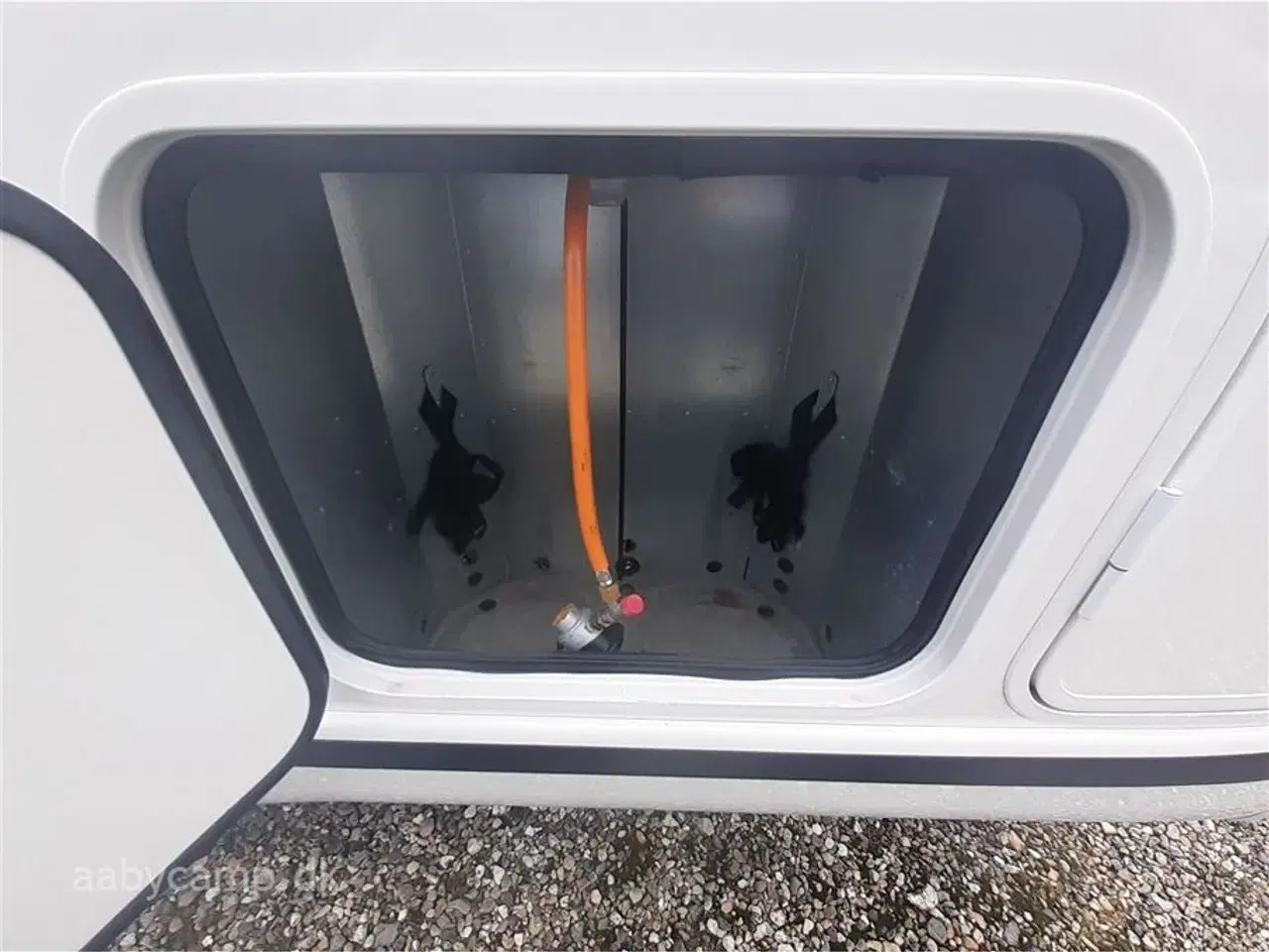 Billede 21 - 2020 - Benimar Amphitryon 997   NK-pakke. automatgear. solceller. ovn. lædersæder. queensbed.