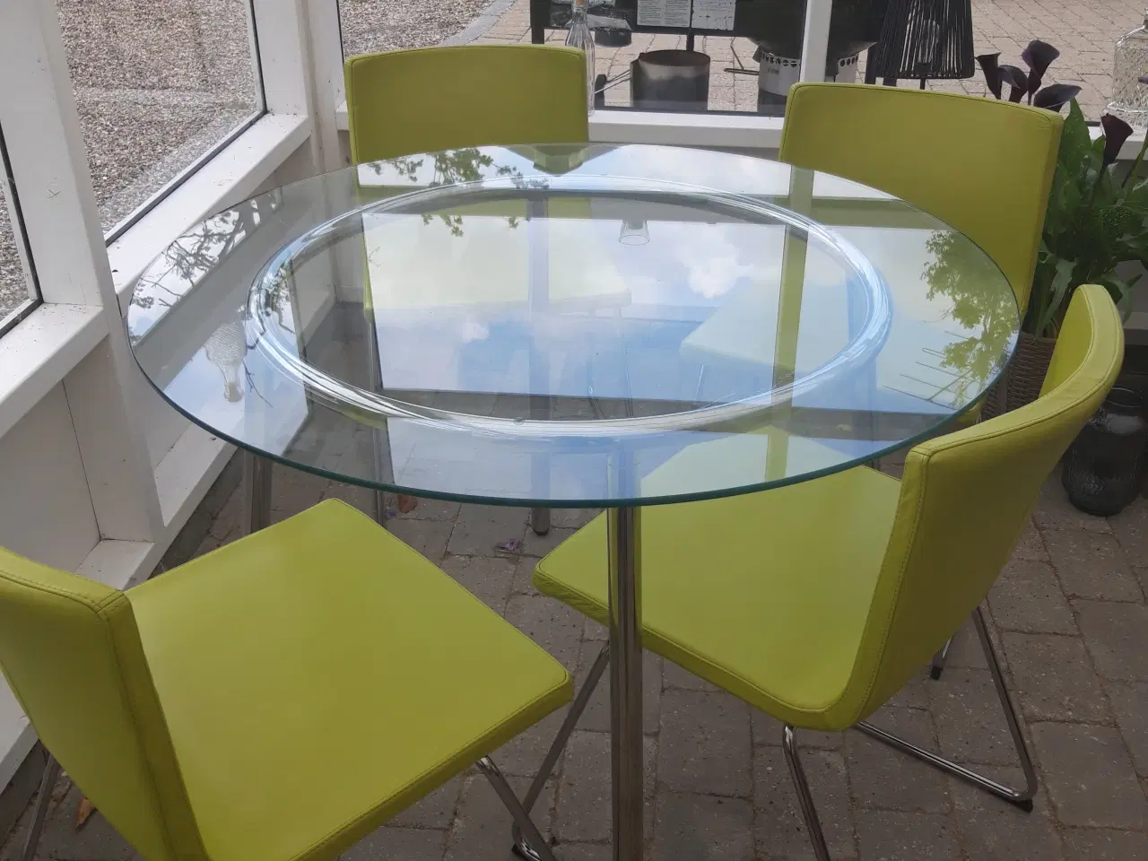 Billede 4 - Glasbord med 4 stole.