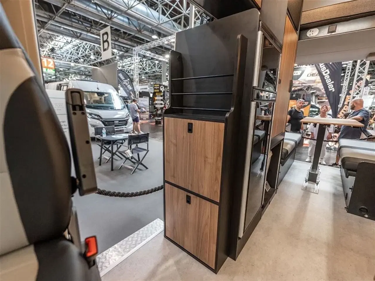 Billede 7 - 2026 - FURGOK   LUKSUS VAN MED LOUNGE OG MEGET PLADS