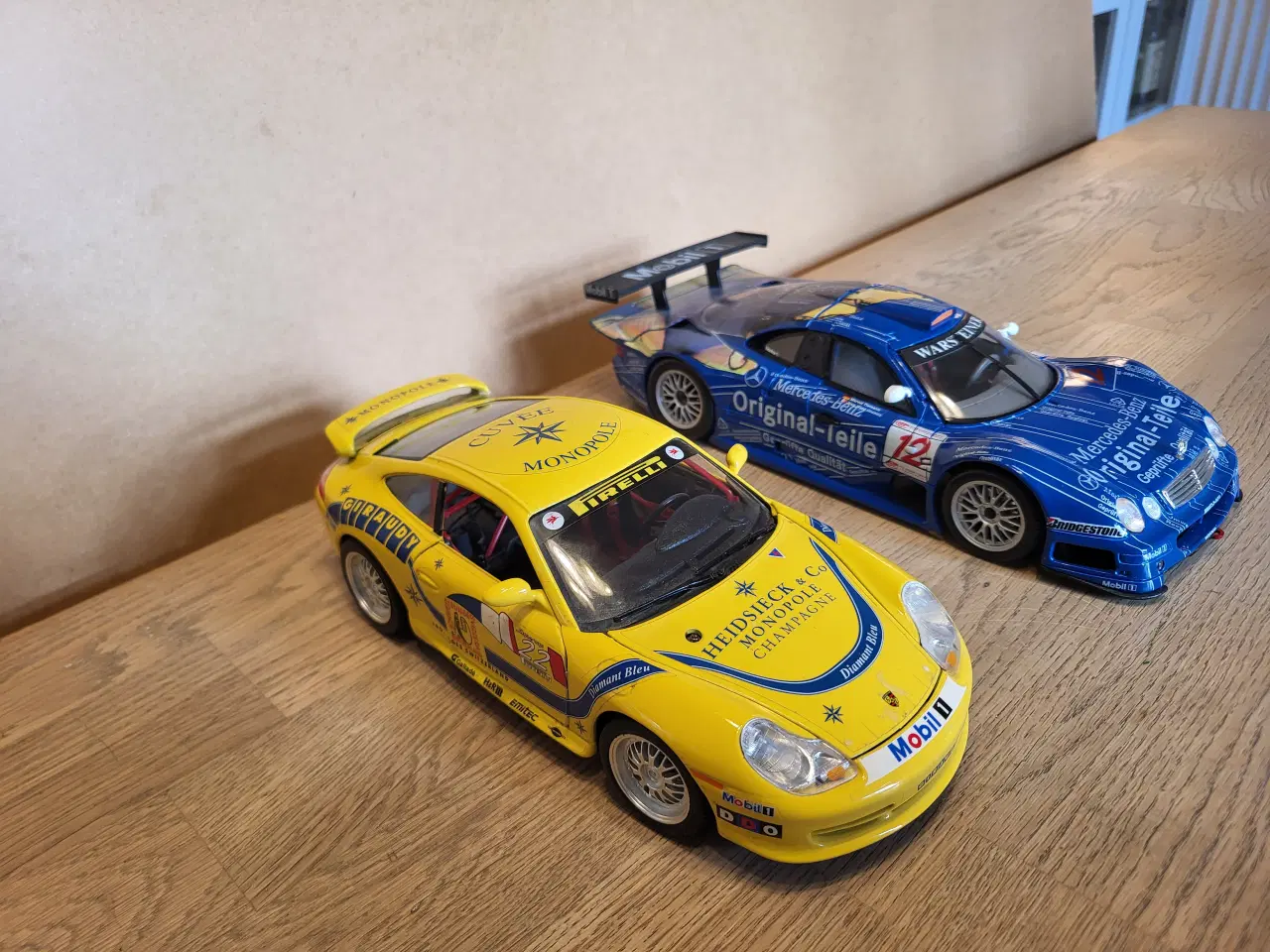 Billede 3 - Modelbiler 2 stk. 500 kr. 1:18