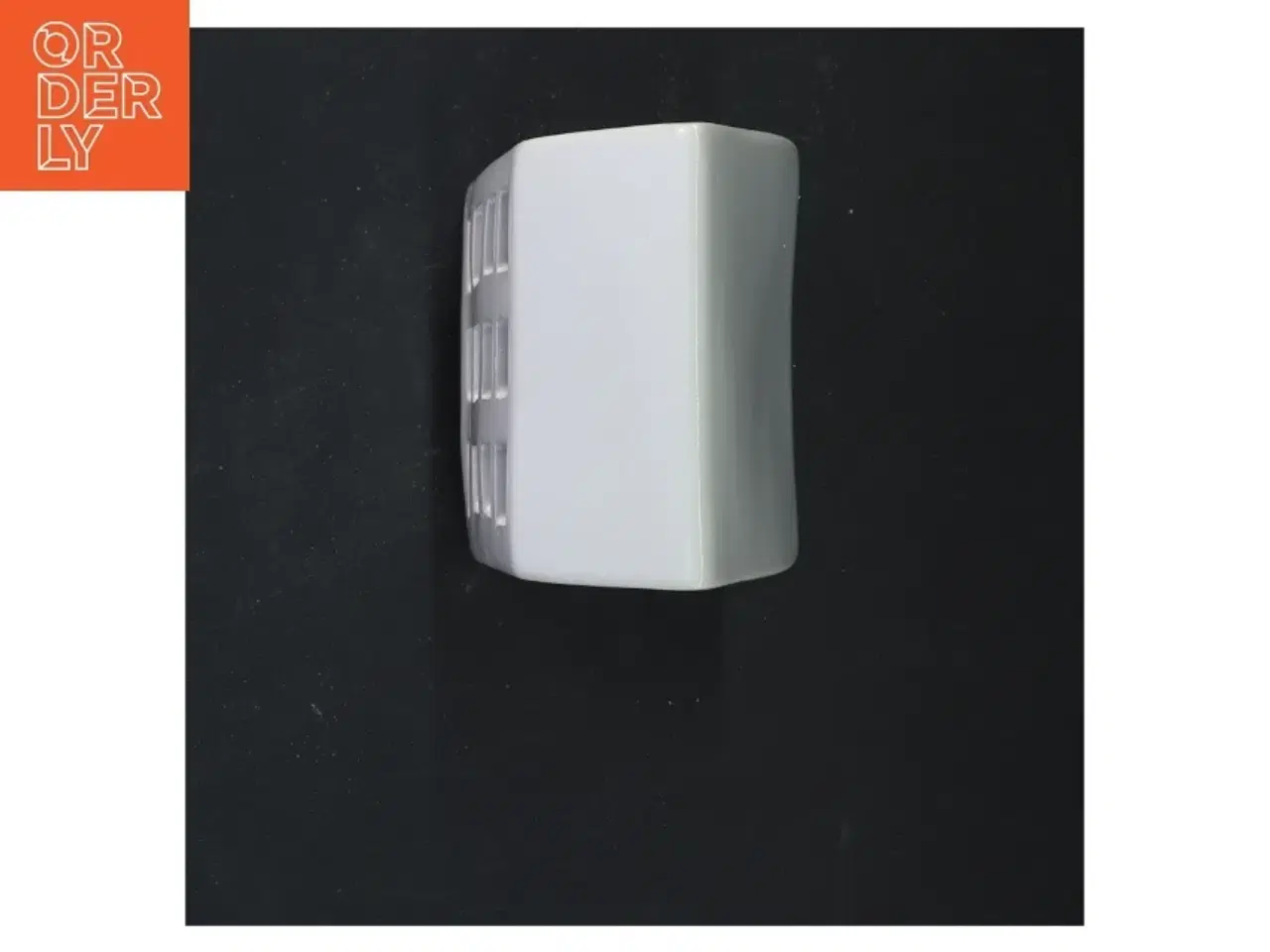 Billede 3 - Keramik lysestage formet som bygning (str. 18x9x6 cm)