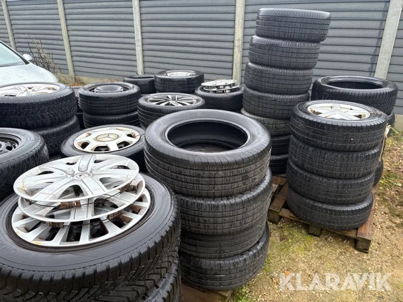 Billede 1 - Lot: dæk og fælge 18 sæt