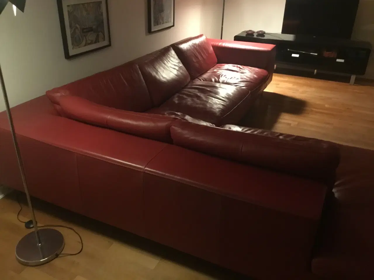 Billede 3 - Hjørnesofa med chaiselong i rød læder