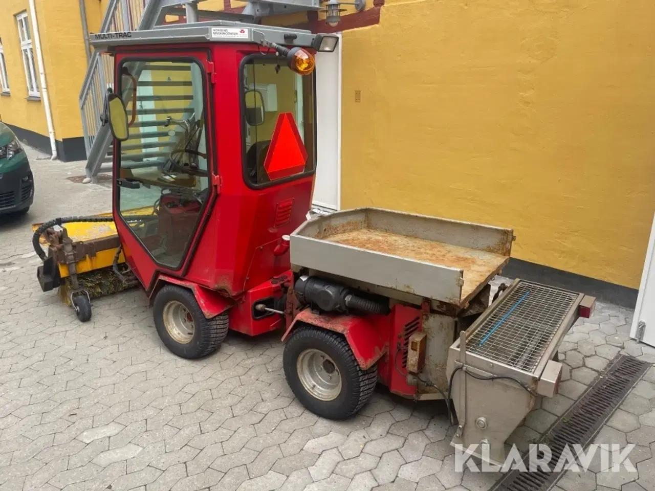 Billede 3 - Redskabsbærer Multi-Trac L327-4