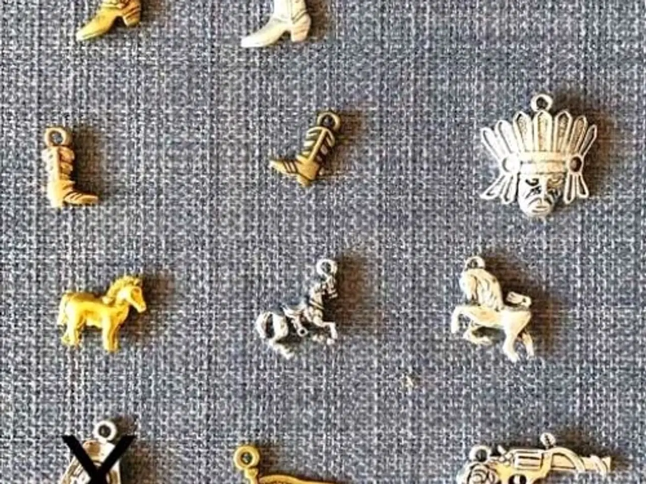 Billede 12 - Øreringe med cowboystøvler i antikguld farve