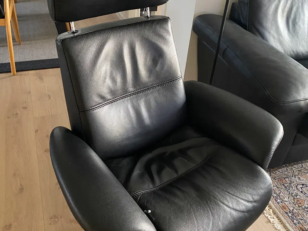 Billede 1 - Hvilestol med fodhviler, læder