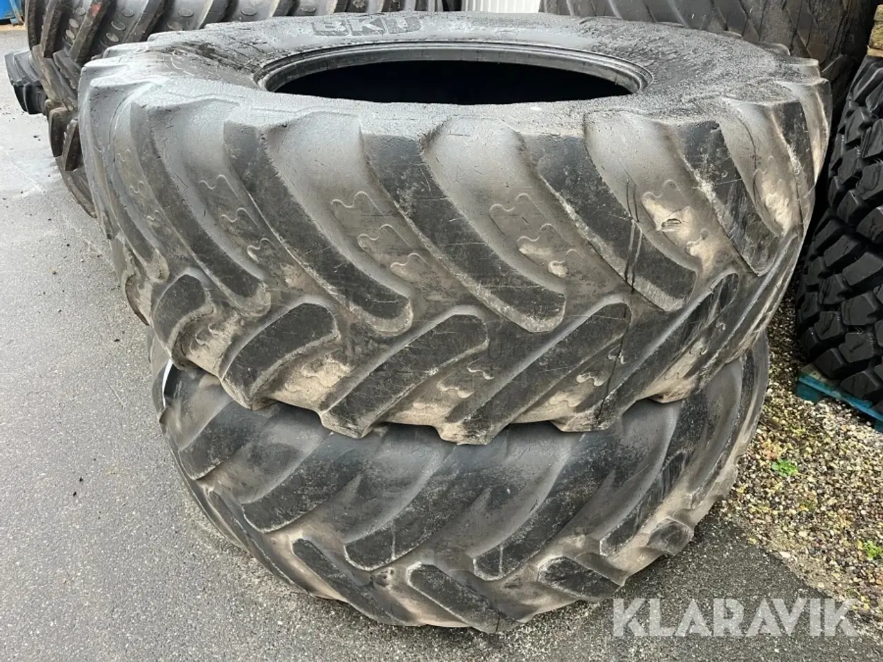 Billede 2 - Traktordæk Michelin og BKT 710/75R42 - 2 styk