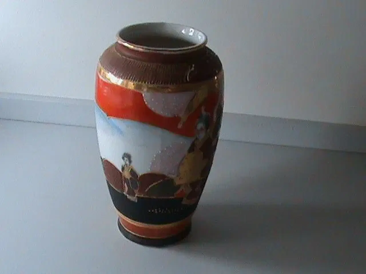 Billede 4 - Japansk porcelæn vase dekoreret
