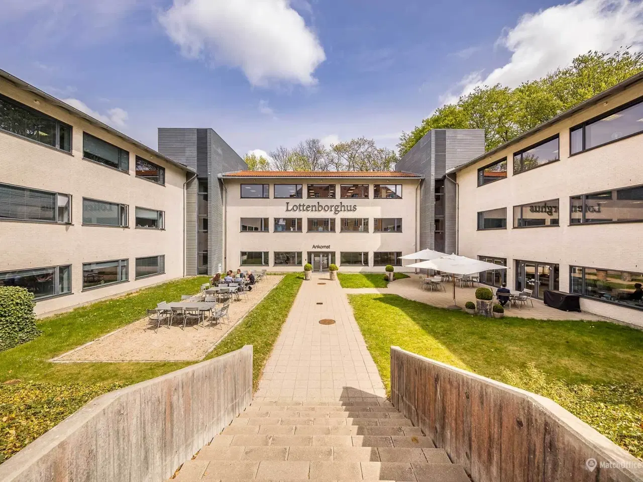 Billede 1 - Åbent kontormiljø i serviceret flerbrugerhus med stærk strategisk beliggenhed