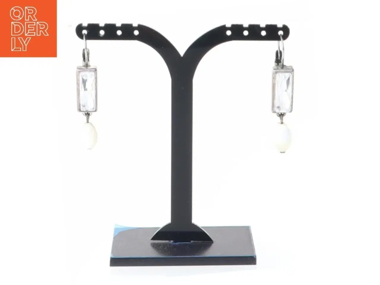 Billede 3 - Øreringe med hvid perle og rektangulær krystal (str. 4 cm)