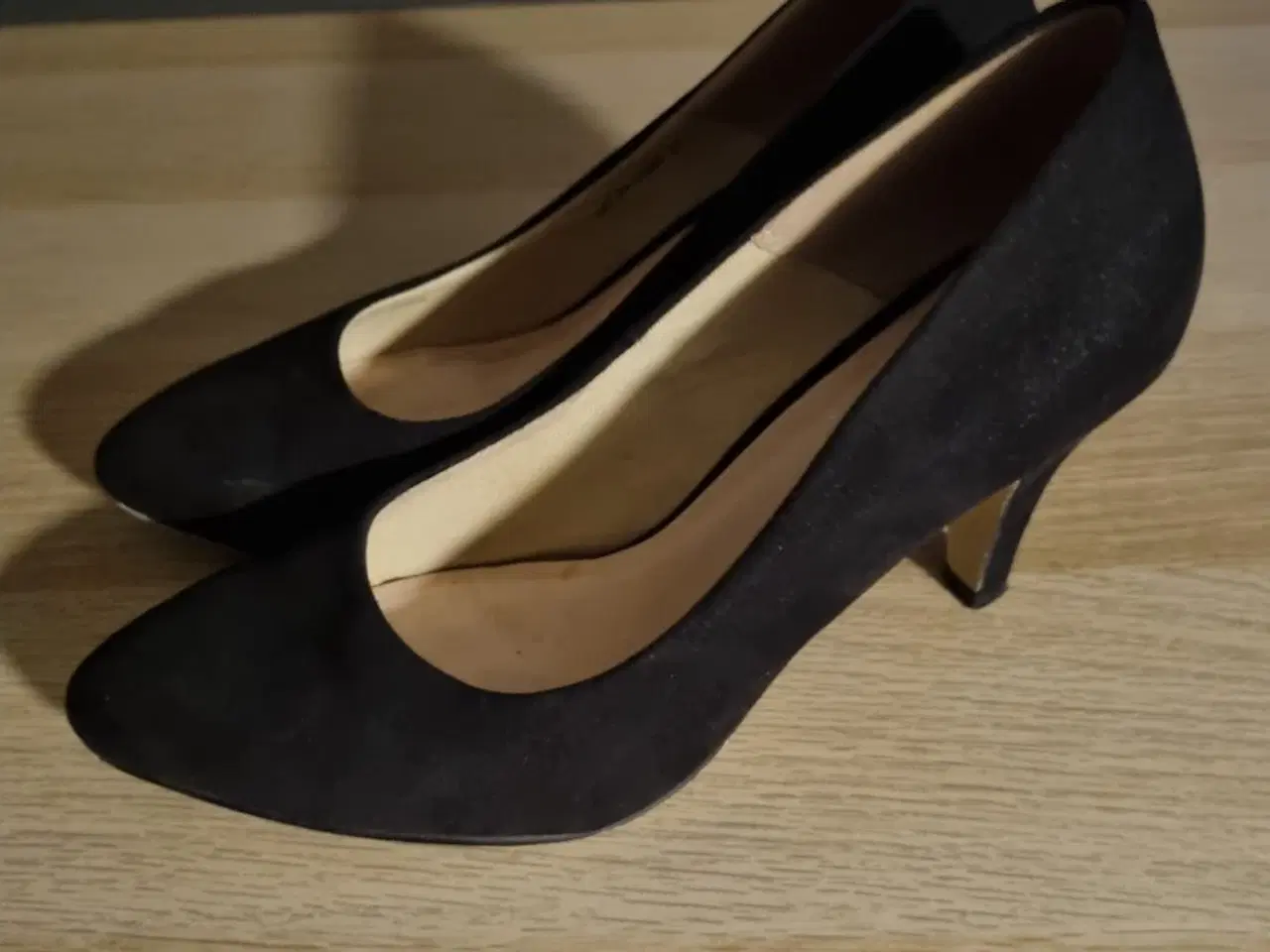 Billede 2 - Bianco pumps i sort læder/ruskind 