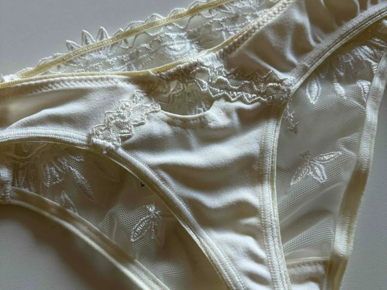 Billede 8 - Chantelle bh og string trusse, str. 75C / L