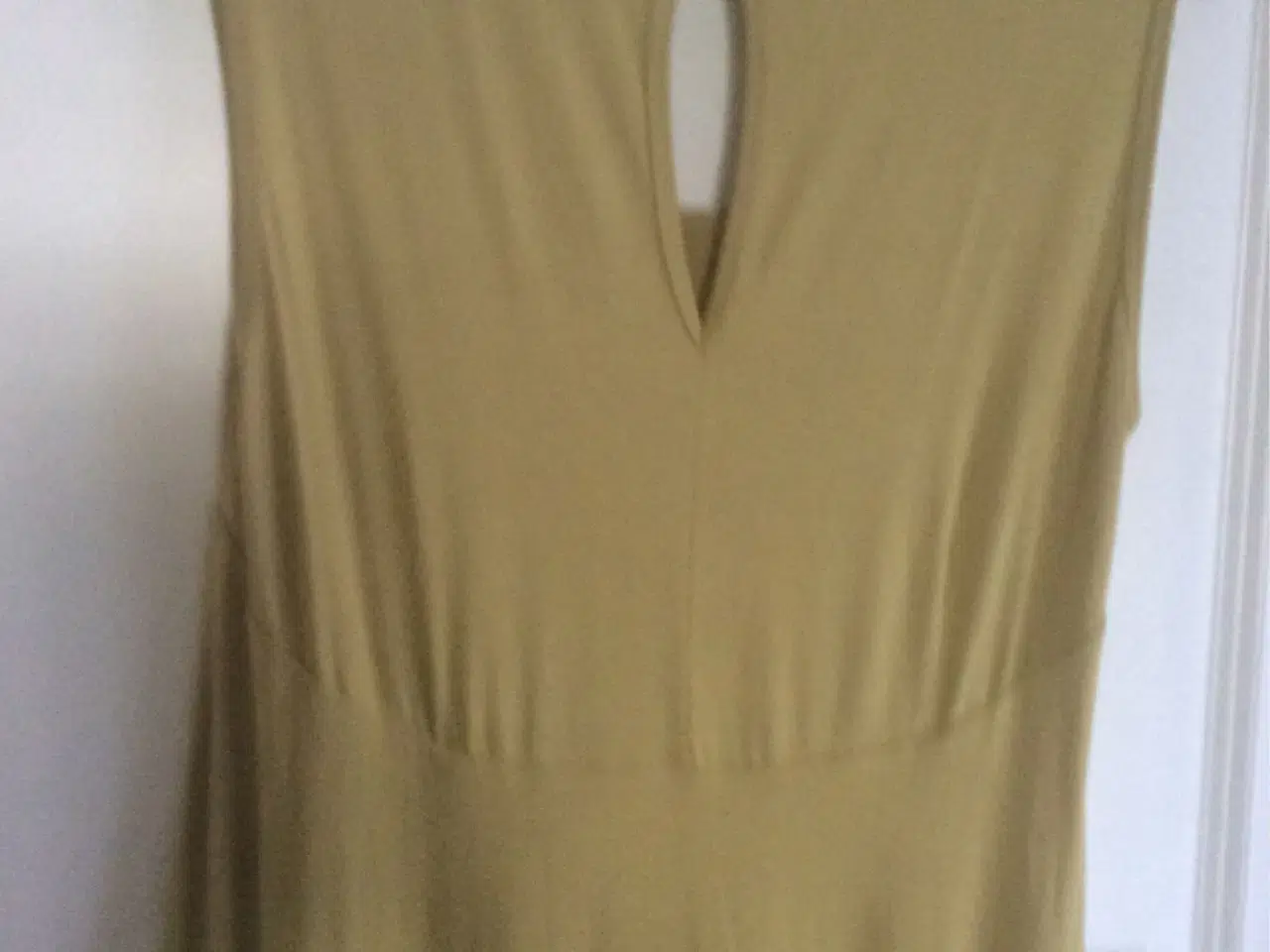 Billede 3 - Skøn carryfarvet kjole