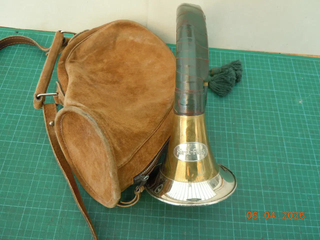 Billede 5 - Jagthorn, Fürst Pless i lædertaske med rem.