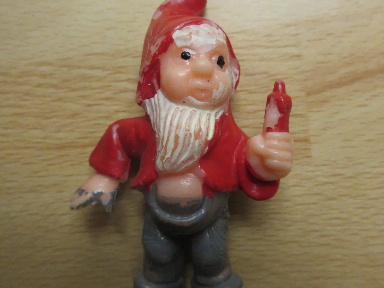 Billede 4 - Charmerende, gamle nisser i hård plast :-)