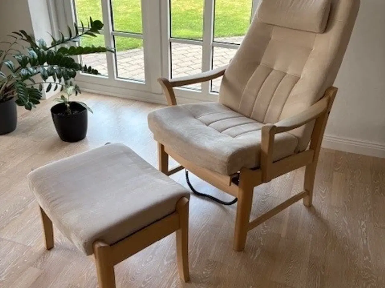 Billede 1 - Otiumstol bøg med el, samt skammel.