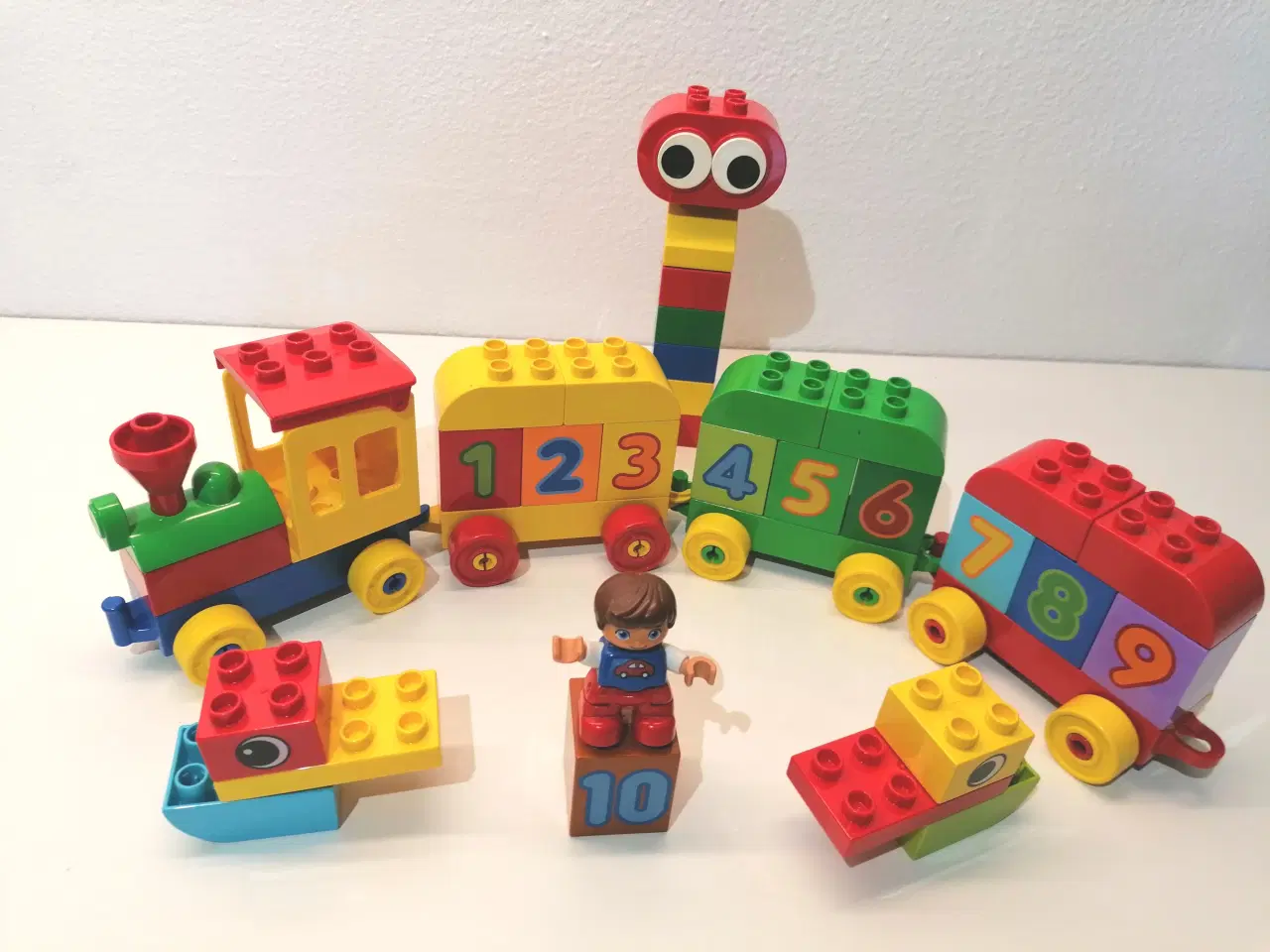 Billede 1 - Duplo Taltog med 4 vogne og tal, 