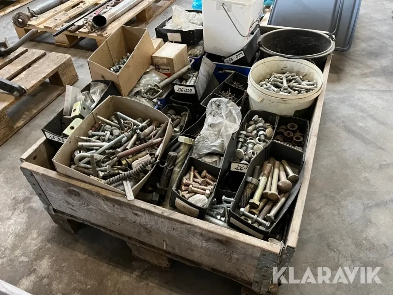 Billede 2 - Bolte, møtrikker, søm og øvrigt