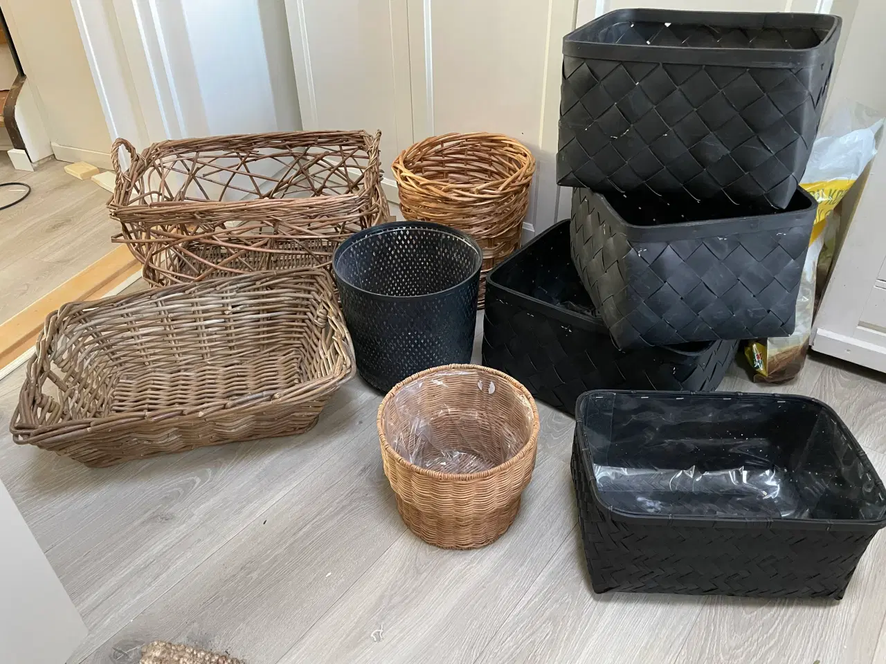 Billede 13 - Alt til hjemmet. Kurve, nips, vinglas, lampe, bill