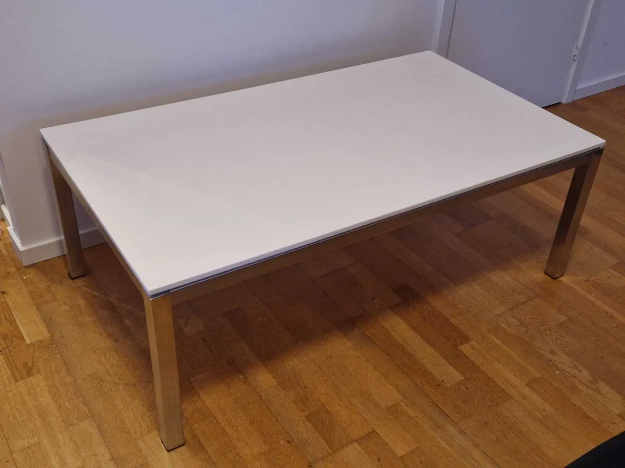 Billede 1 - Sofabord i hvid og krom