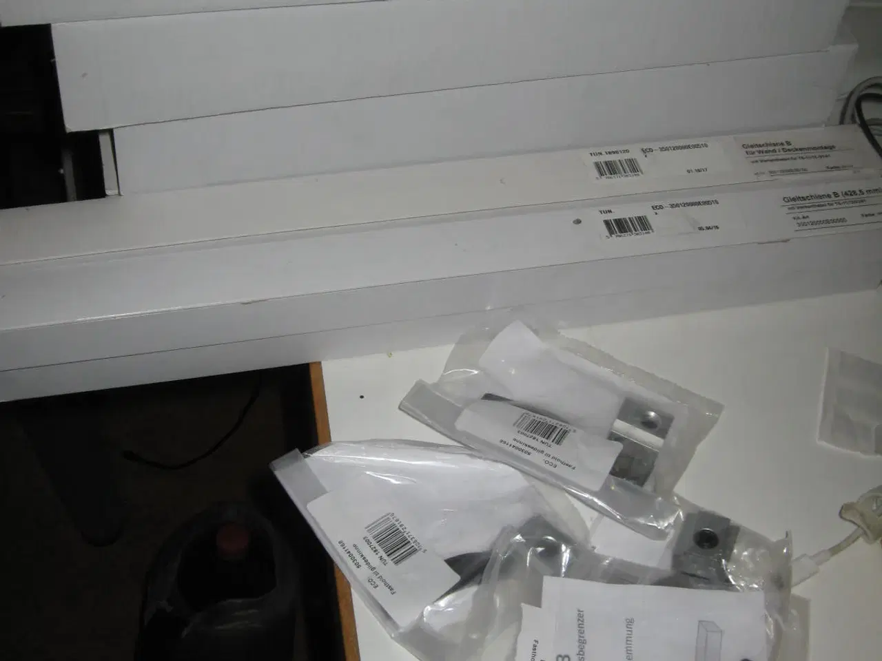 Billede 2 - Dørpumpe TZ-31 med beslag så døren kan holde sig s