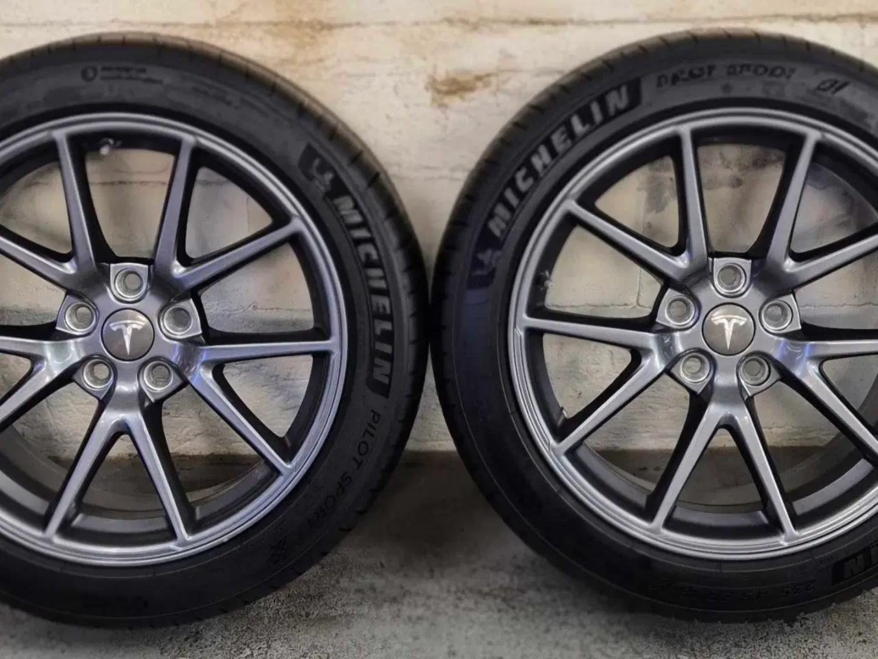 Billede 10 - 5x114.3 TESLA ORIGINAL ALUFÆLGE MED SOMMERDÆK
