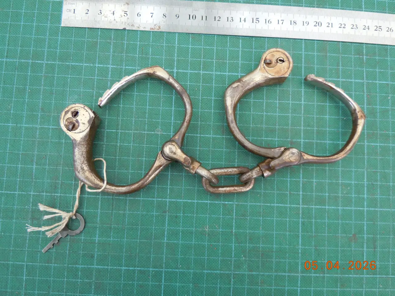 Billede 5 - Håndjern, antikke amerikanske med nøgle.