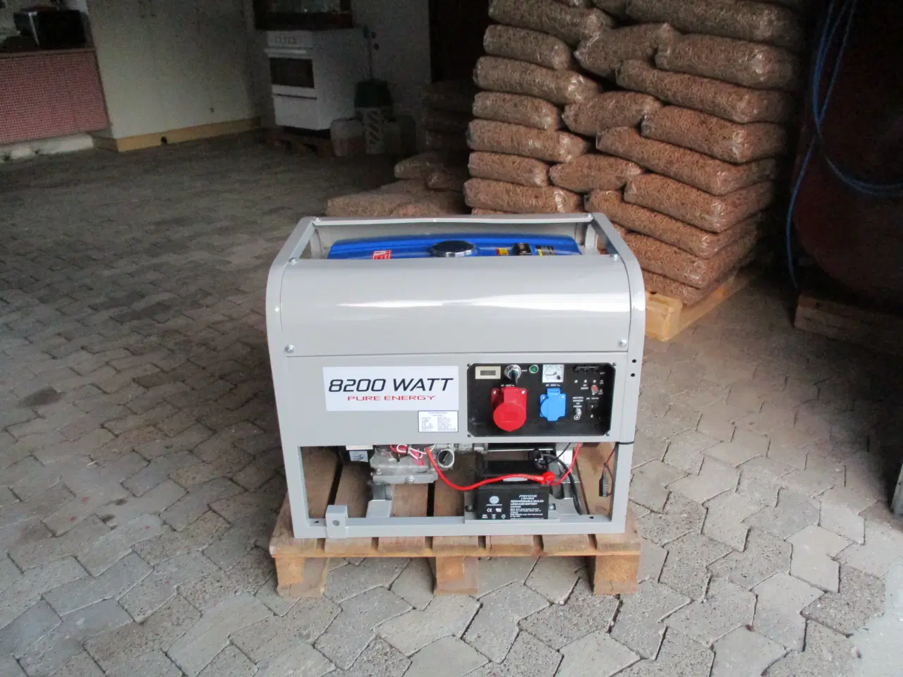 Billede 1 - Generator, benzin, 8200 Watt, 230 og 400 volt.