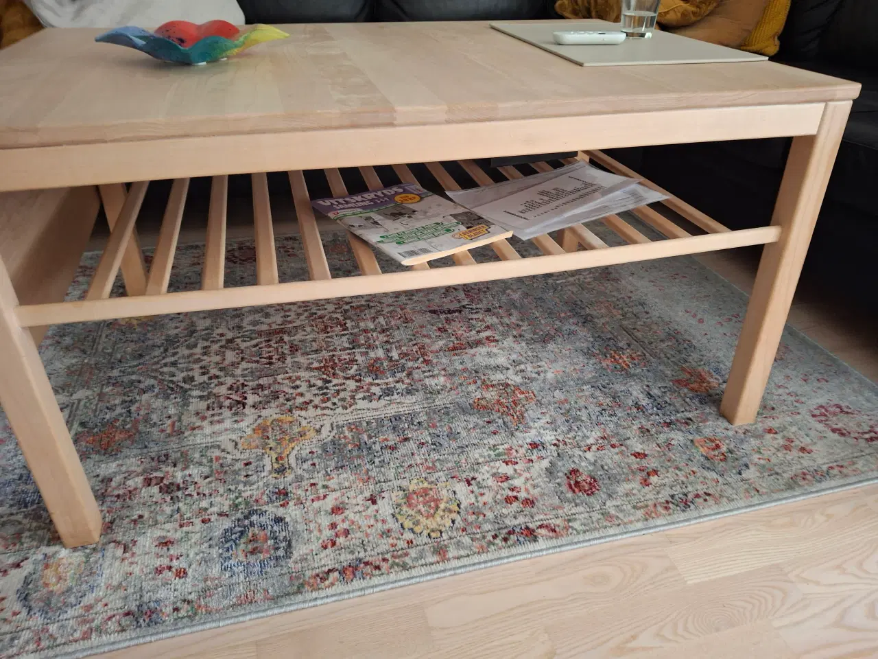 Billede 3 -  Velholdt sofabord i træ