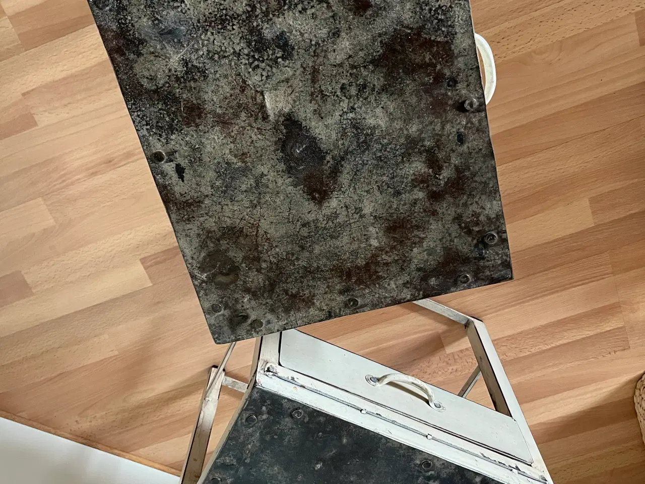 Billede 2 - Små franske metalborde med nitter