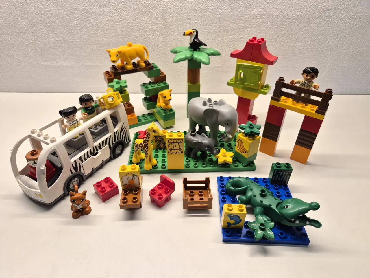 Billede 1 - Duplo Safari Mange dyr, Safari bus, 2 små plader 