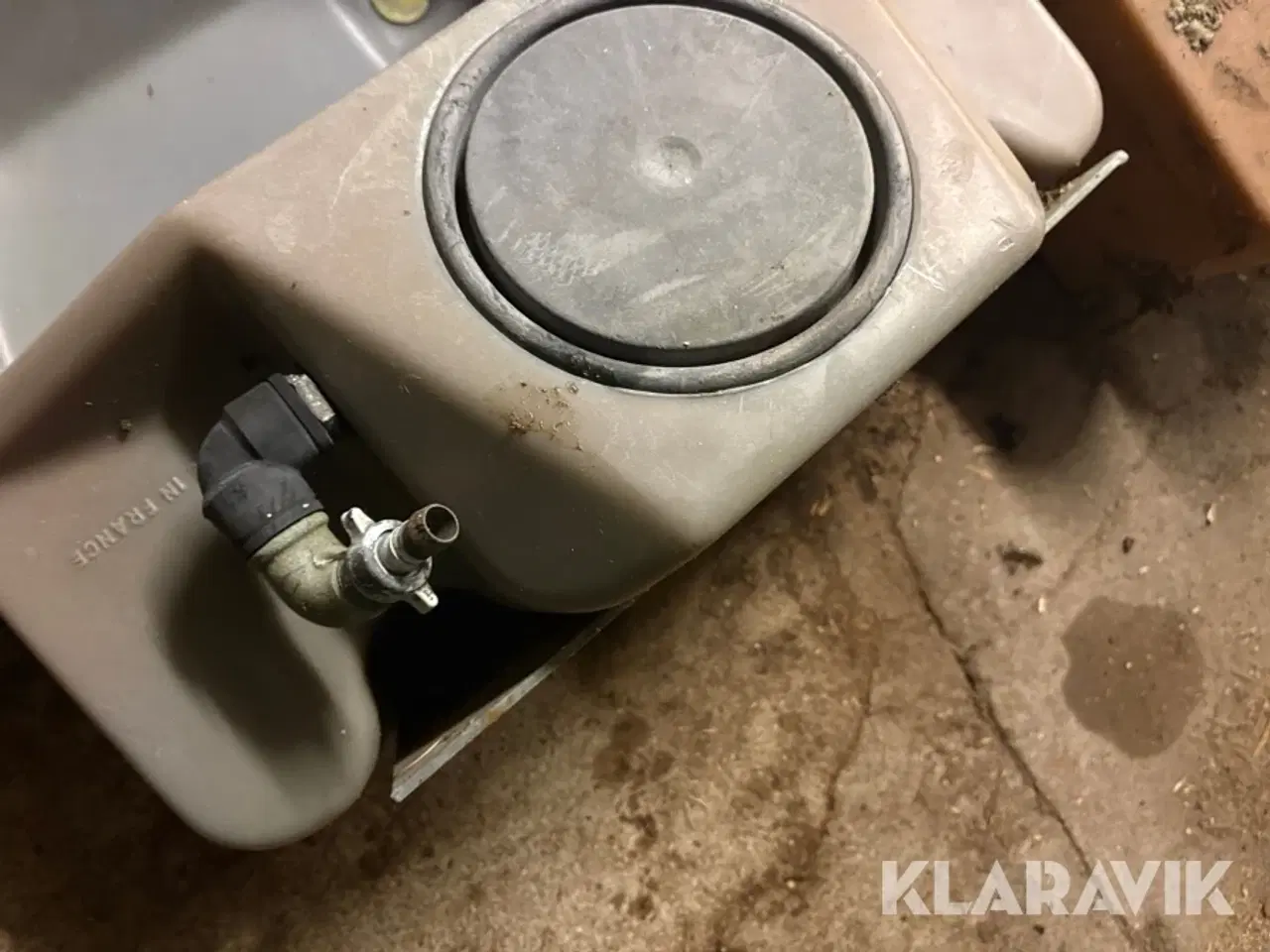 Billede 8 - Mineralbeholder og vandtrug