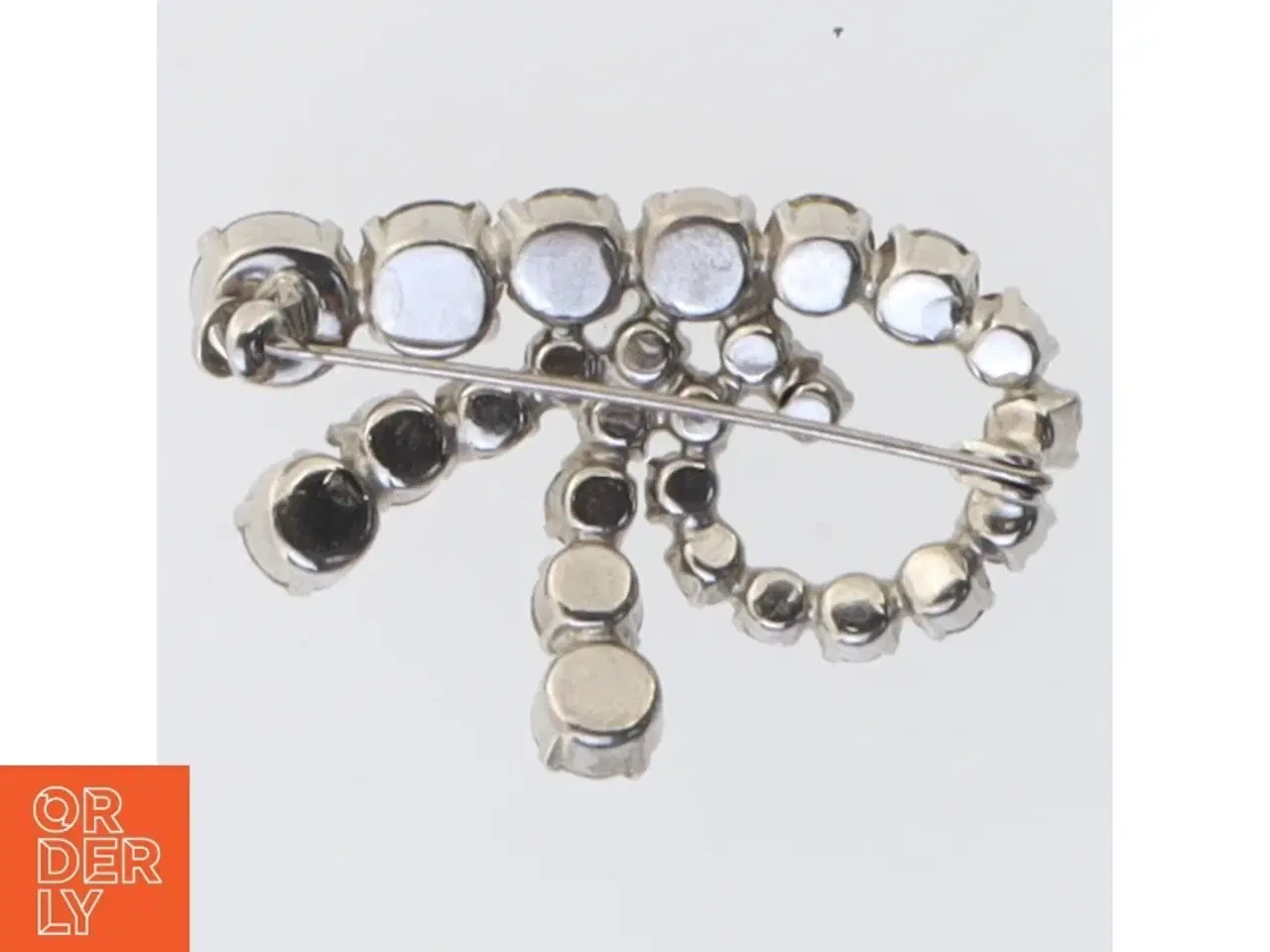 Billede 2 - Sølvfarvet broche med sten (str. 4 cm)
