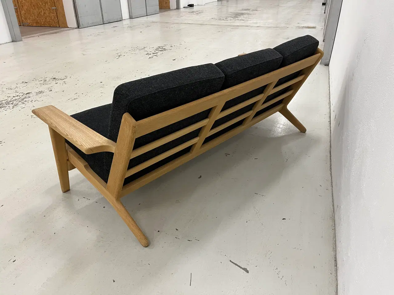 Billede 8 - Hans J Wegner Ge-290/3 mørkegrå Hallingdal uld.