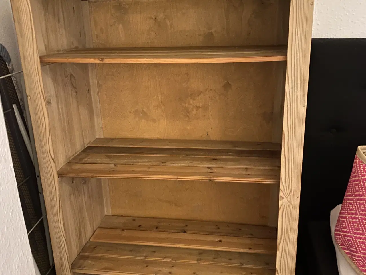 Billede 1 - Gammel reol/skab 