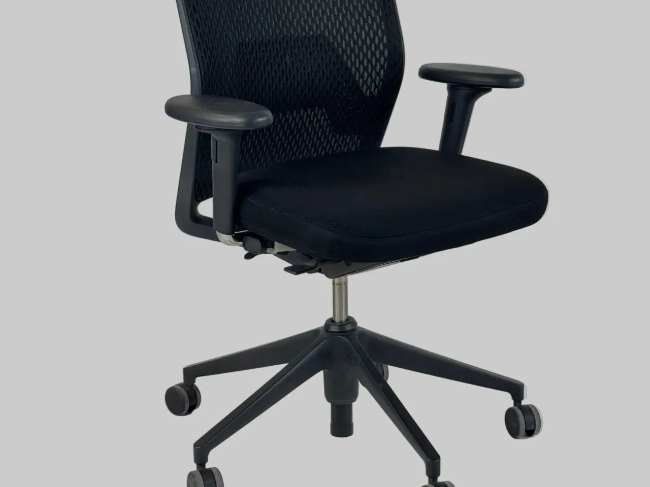 Billede 1 - Vitra ID Mesh Kontorstol – Sort m. Armlæn