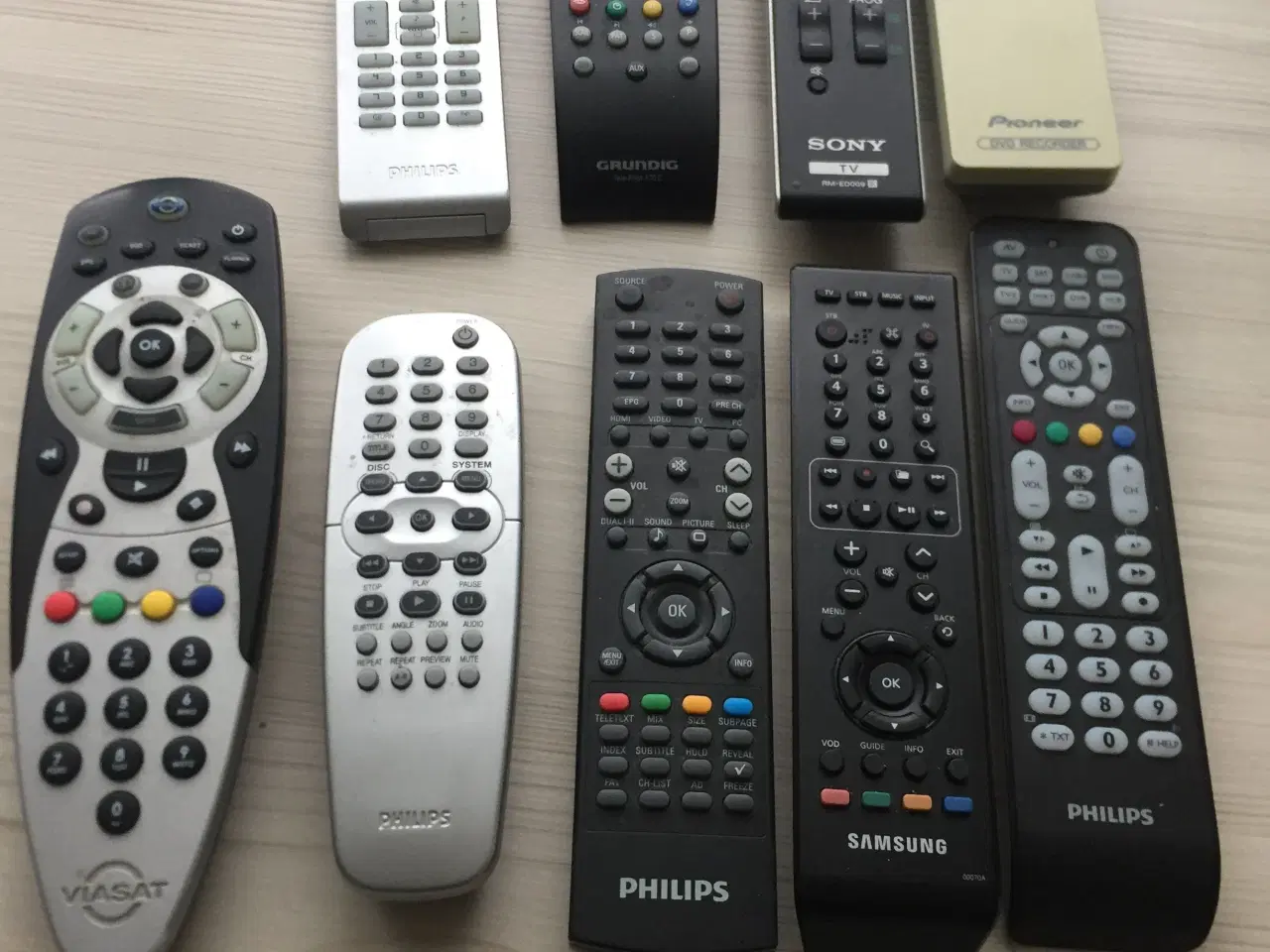 Billede 1 - Forskelige fjernbetjeninger til salg fra