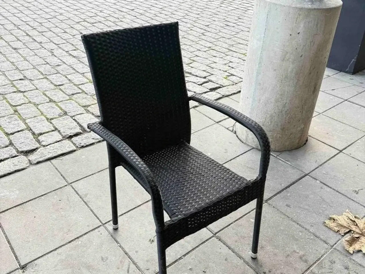 Billede 2 - 7 stk. udendørsborde og 45 stole