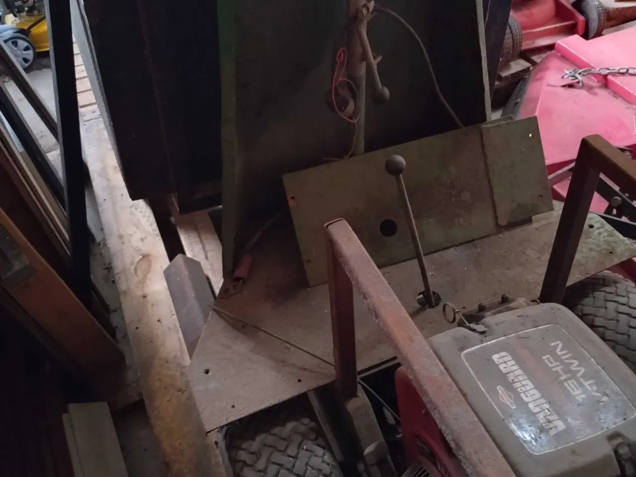 Billede 8 - Kirkegårds traktor 