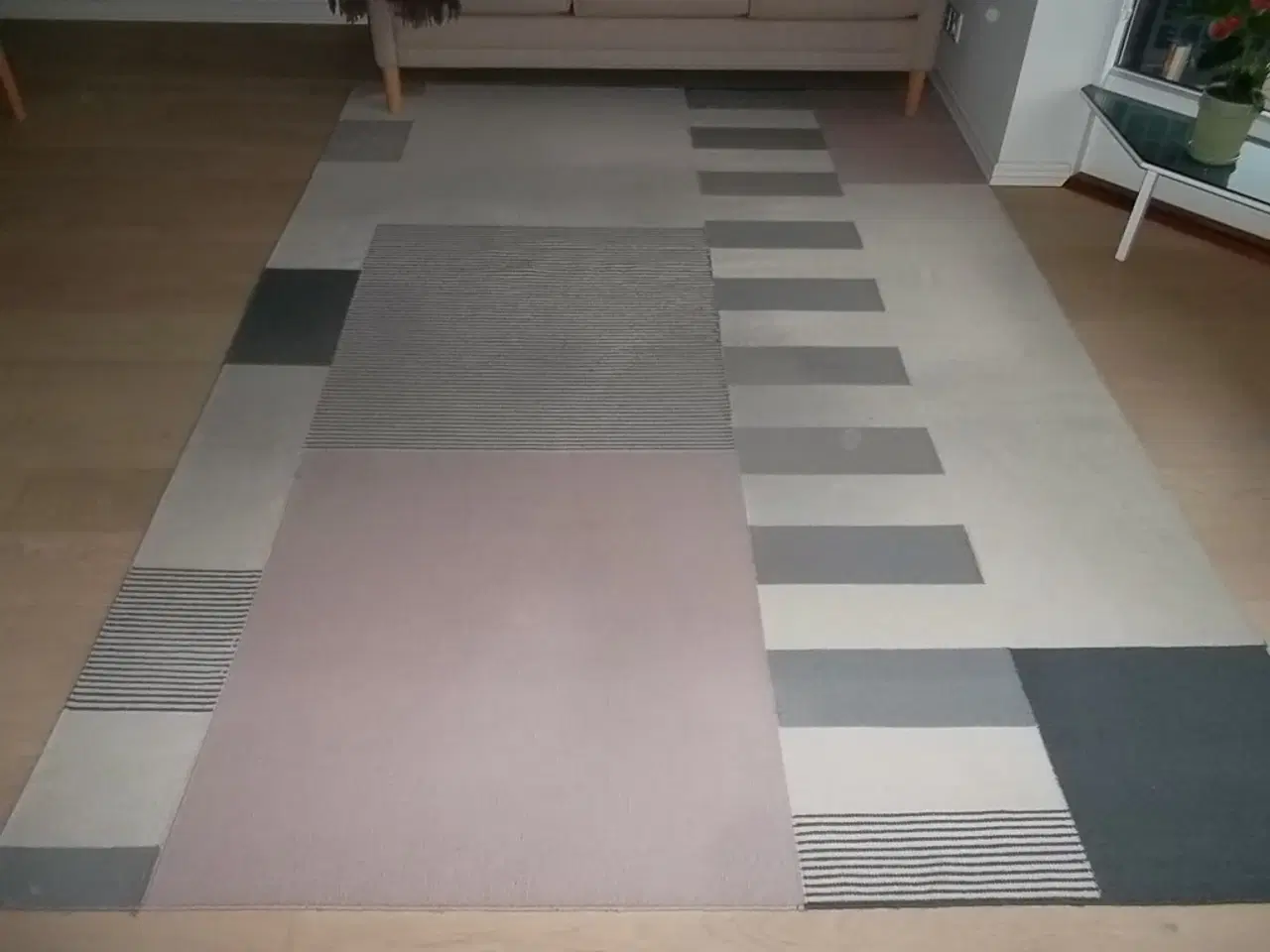 Billede 1 - gulvtæppe af ren New. Zealandsk uld, måler 2 x 3 m