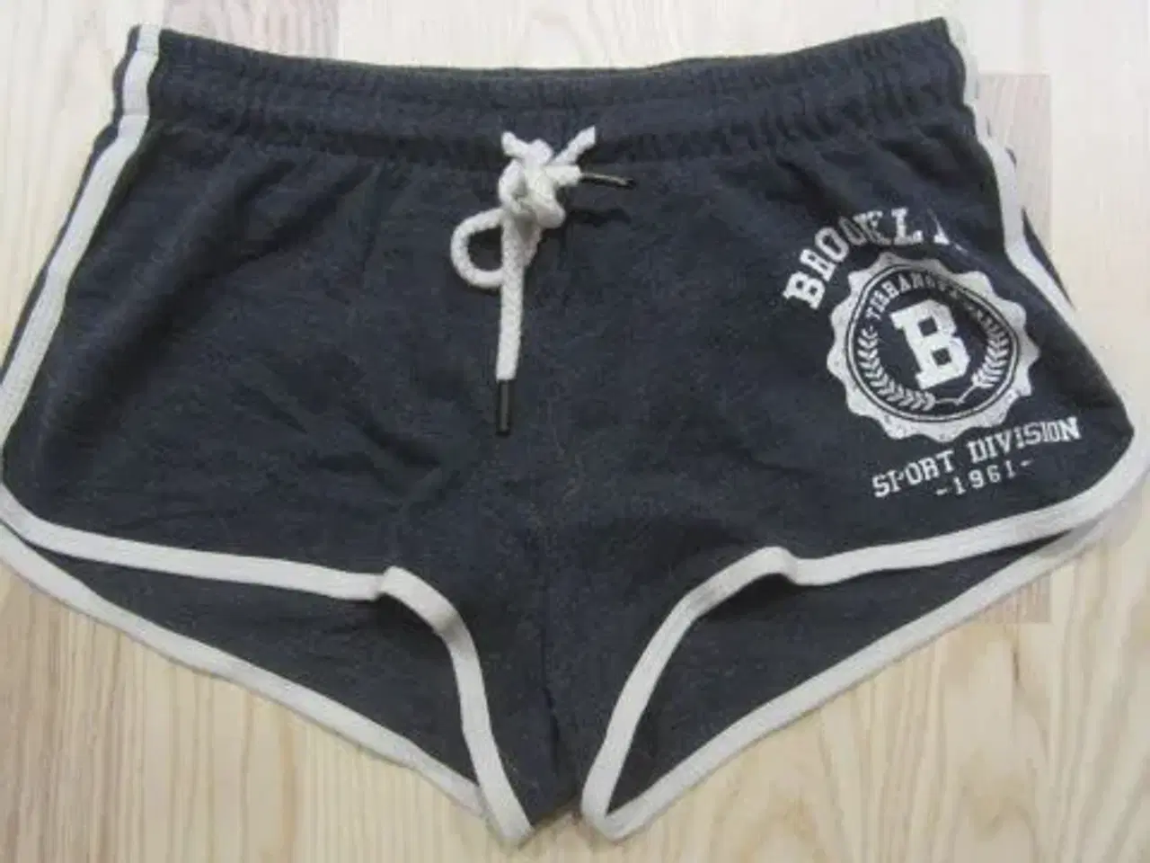 Billede 1 - Str. XS, mørkeblå shorts