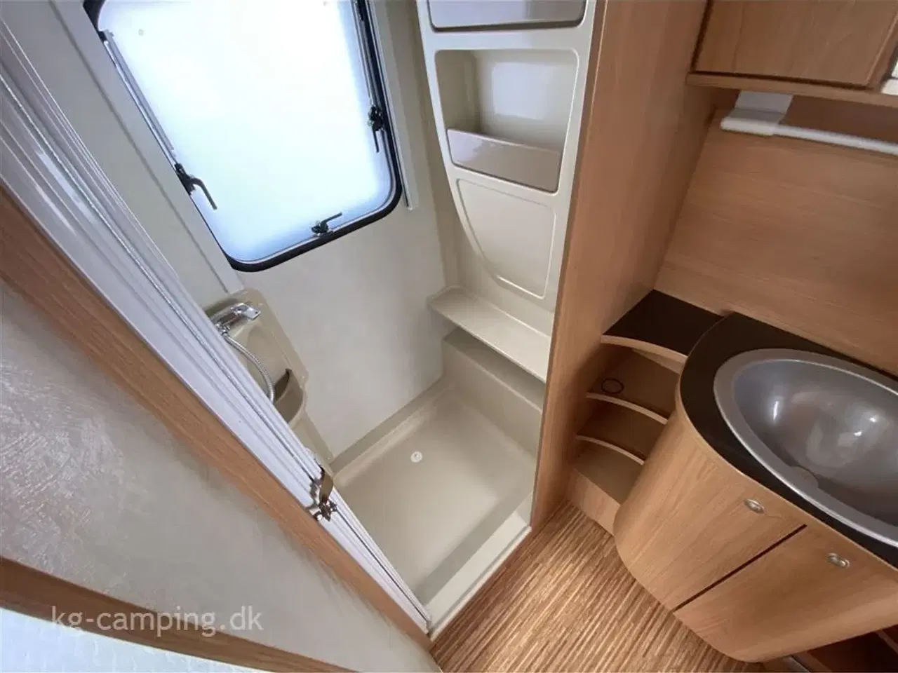 Billede 7 - 2010 - Adria Adora 542 UT VELHOLDT MED ENKELTSENGE OG RUNDSIDDEGRUPPE. MOVER