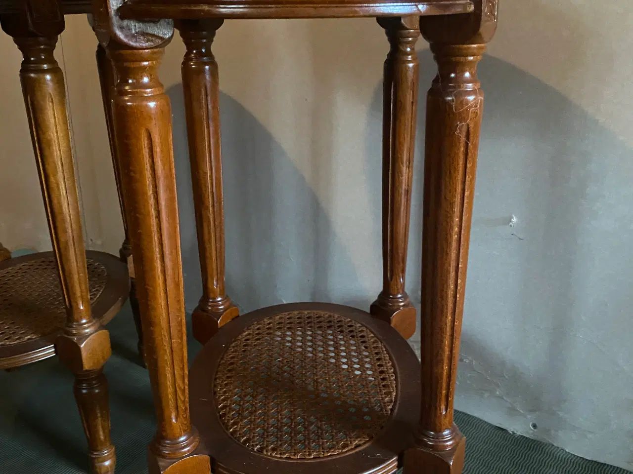 Billede 3 - 2 smukke mørke side/lampe/blomsterborde