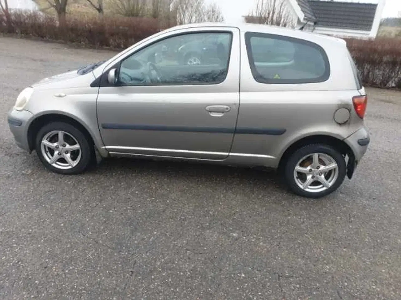 Billede 5 - Nye synet  Toyota Yaris 1.0 benzin sælges. Bilen s