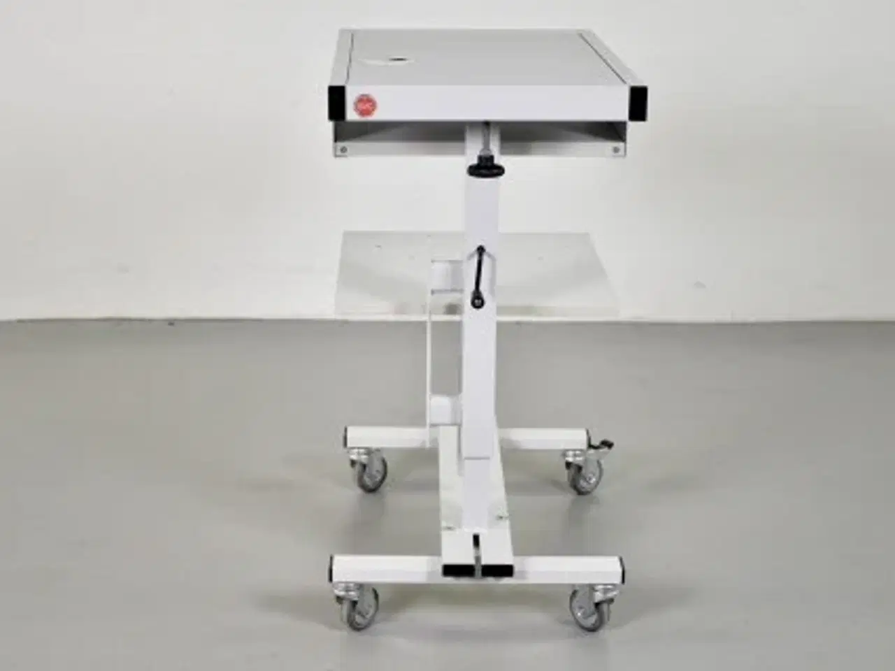 Billede 3 - Mobilt hæve-/sænkebord til projektor, manuel