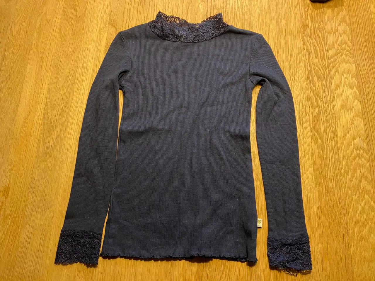 Billede 13 - T shirt str. 122/128 