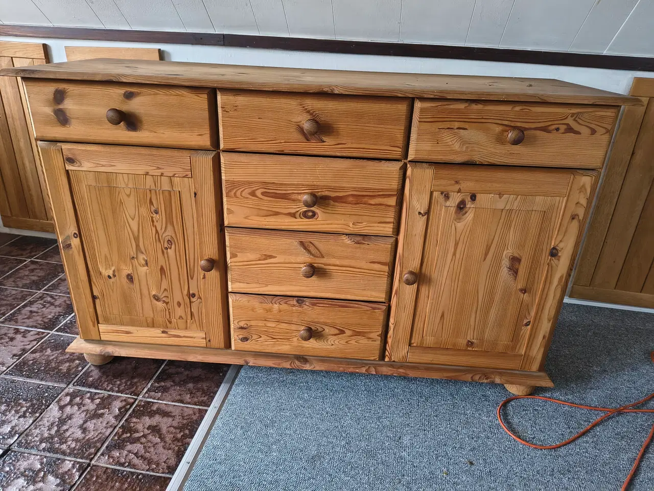 Billede 1 - Skænk i massivt fyrretræ