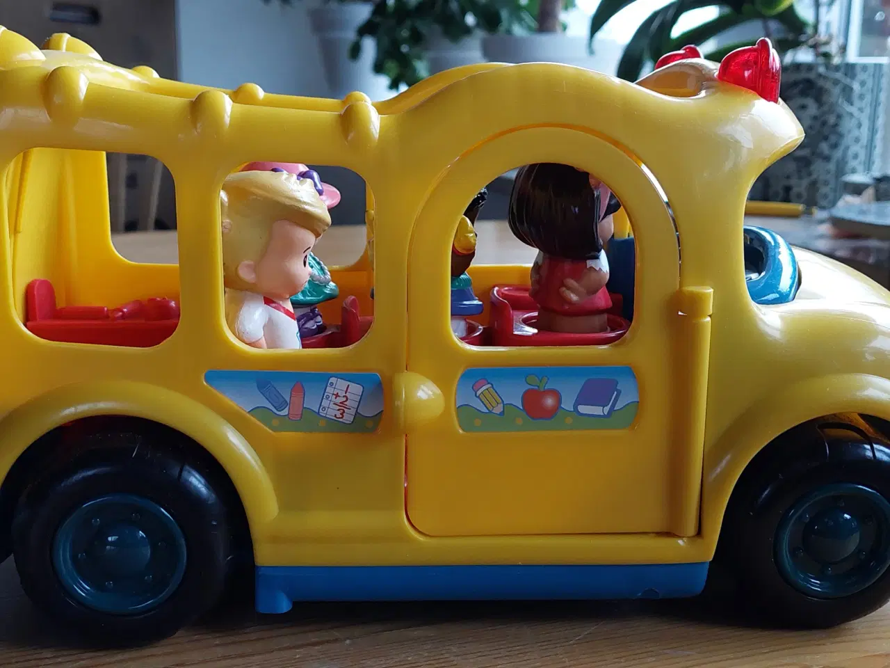 Billede 1 - Fisher-Price Little People figurer og skolebus