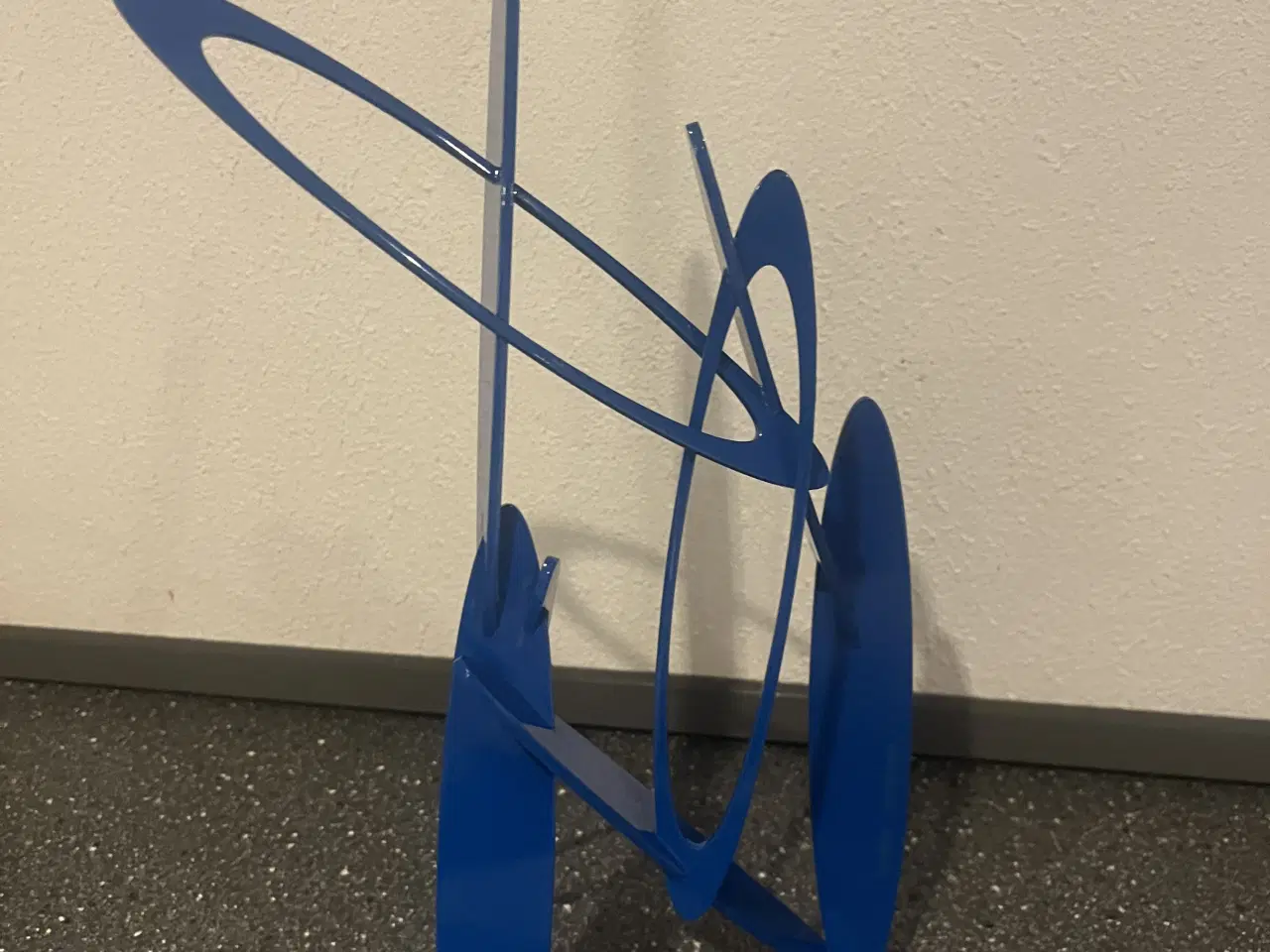 Billede 1 - Osculating Orbit udført af Amalie Jakobsen